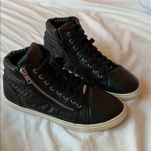 Steve Madden Black “Eiris” Sneakers